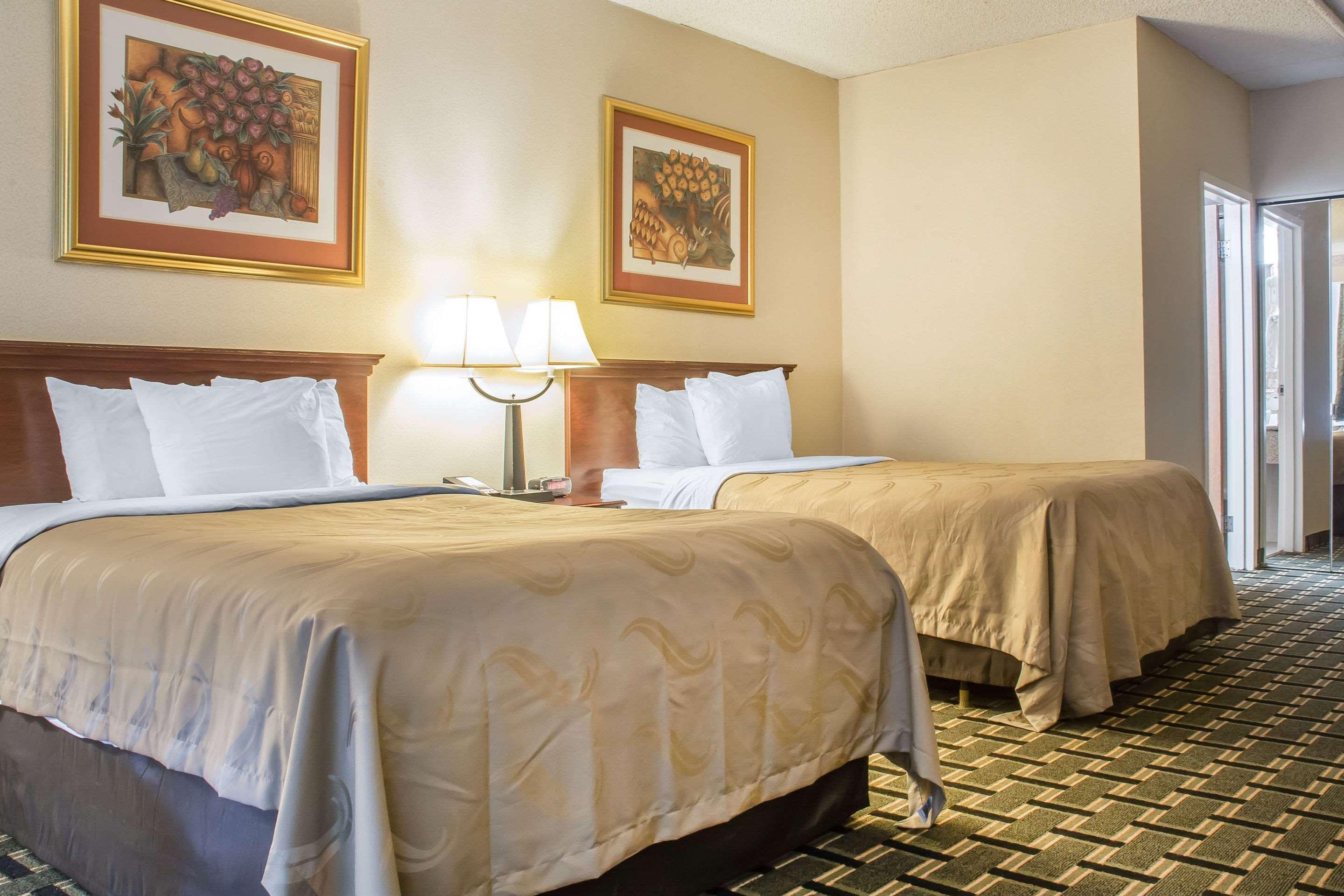 Quality & Palm Island Indoor Waterpark Hotel Batavia