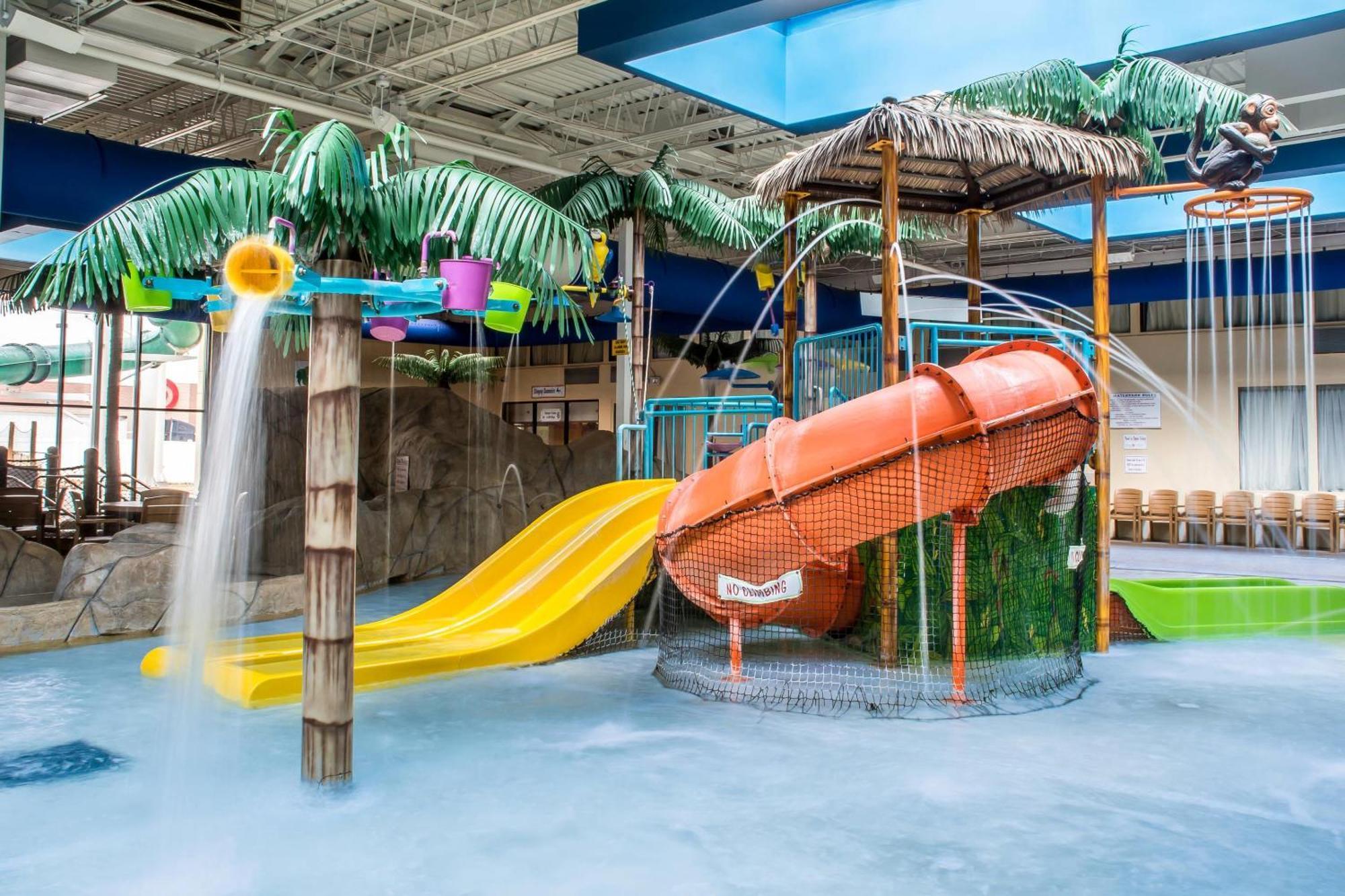 Quality & Palm Island Indoor Waterpark 3* Batavia