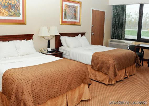 Quality & Palm Island Indoor Waterpark Hotel Batavia